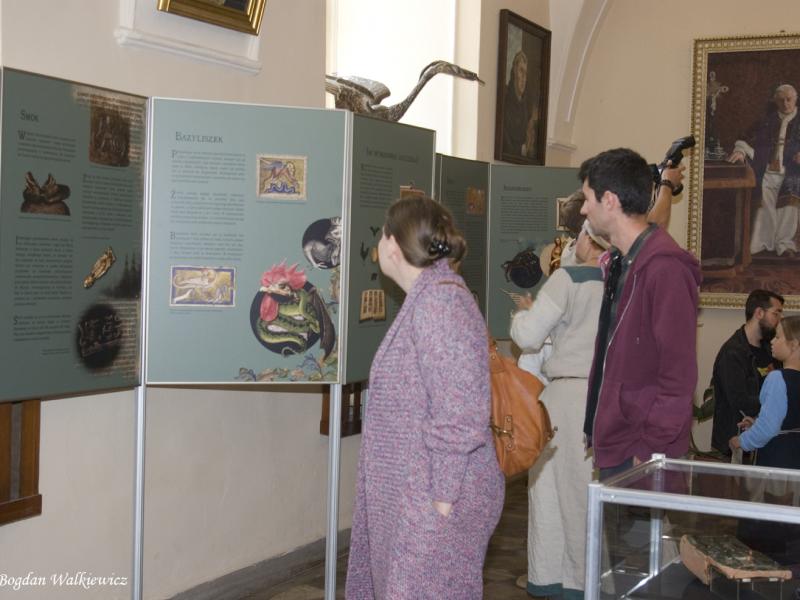 Wystawa z cyklu „Bliskie spotkania z…” - „A były tam smoki? ” (20 grudnia – 29 lutego 2023)